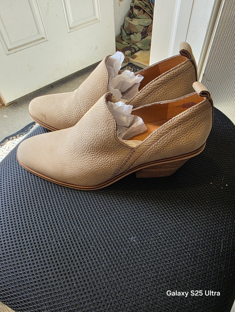 Lucky Brand Women's Beige/Taupe Leather Slip-On Mules